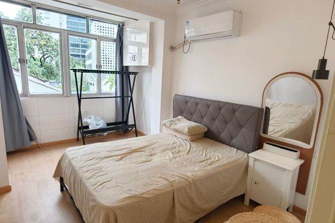 No lift Changping rd  good price 3BR /  Spacious / Bright /  Quiet / Stairs