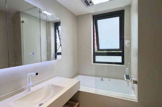 Large Balcony+New&Spacious 1Bdr 2Baths Apt+Su Zhou Creek+L11/13 Long De Rd+Nice Compound