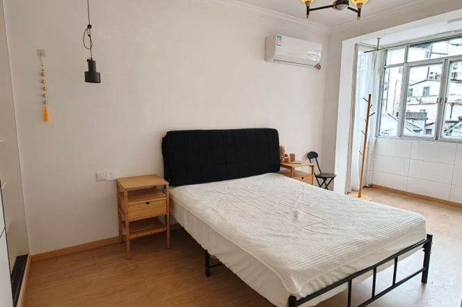 No lift Changping rd  good price 3BR /  Spacious / Bright /  Quiet / Stairs
