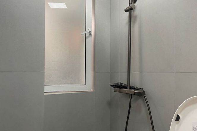 1Bdr 1Bath Apt/Spacious&Modern&Bright /Large Closet/ Line 2/7/14 Jing'an Temple/stairs
