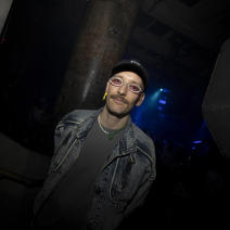 Roam Upstairs with Sam Tbd (Deeper House & Techno) 