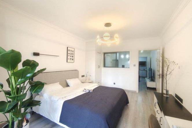 6.8k Clean 1Br Nr Jiaotong University line 10/11 can be short term