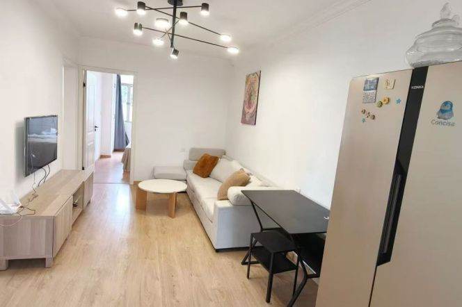 Changping rd 3BR apartment