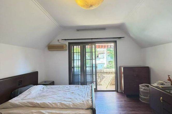 Jiaotong University 2BR with terrace and balcony
