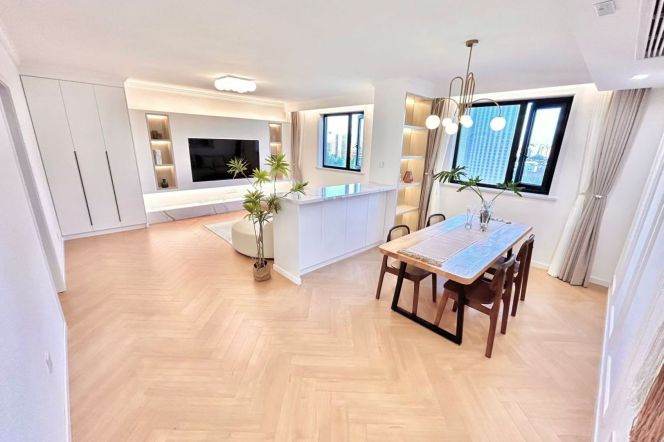 2 Brs, 1 Living room, Floor heating/Central ac/Oven, 120 sqm @ West Yan’an metro L3&4