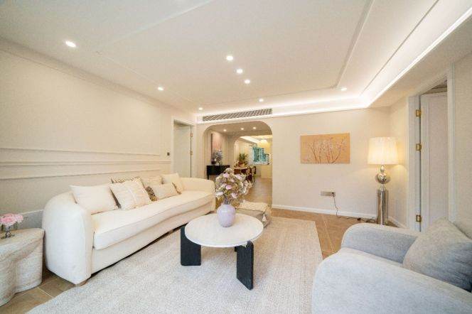 3-Bedroom Flat Next to People’s Square Metro