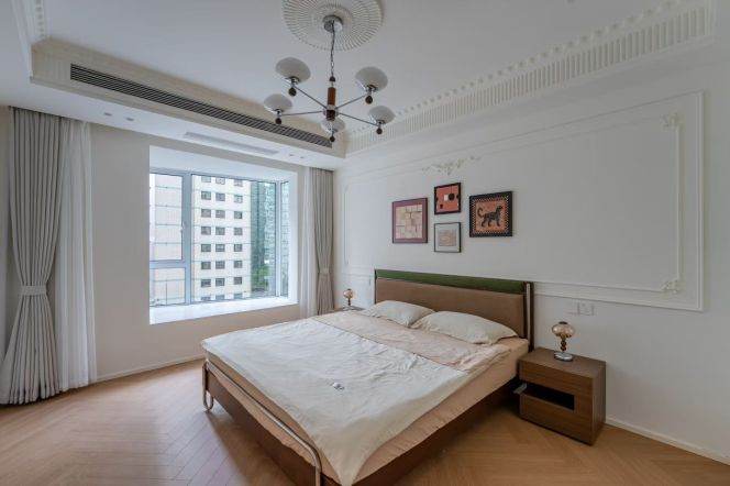 Xujiahui, light French-style 2-bers apartment, with floor-to-ceiling windows and underfloor heating.