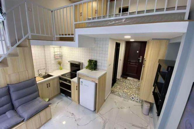 Cozy  loft 1 br with floor heating + Garden,6 mins walking to L1 HengShan Rd st.near SH Library 