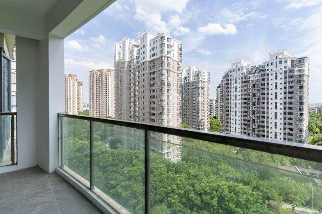 Spacious 3-Bed Flat Close to Century Park, Pudong 