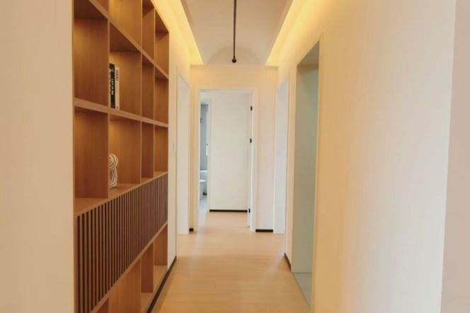 3 Brs, 2 Baths, Floor heating/Oven/Dish washer/Gym, 140 sqm @ Hongbaoshi metro L10