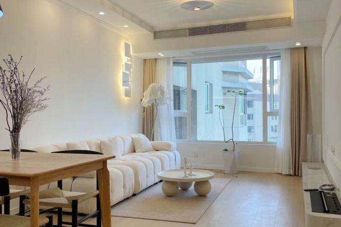 Open Balcony+Spacious&Bright 2Bdrs 1Bath Apt+Jing An Temple+L14 Wu Ding Rd+Nice Compound