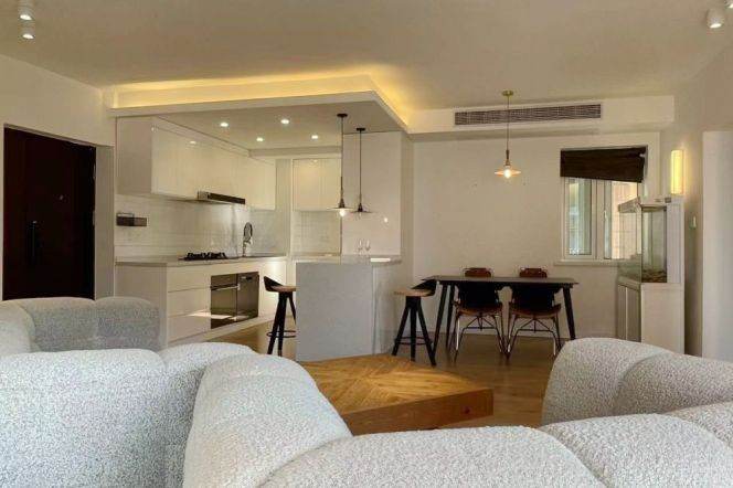 Stunning View+Spacious&Bright 3Bdrs 2Baths Apt+Open Balcony+L2/11 Jiangsu Rd+Great Compound