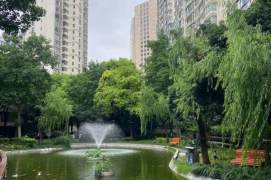 Xujiahui, light French-style 2-bers apartment, with floor-to-ceiling windows and underfloor heating.
