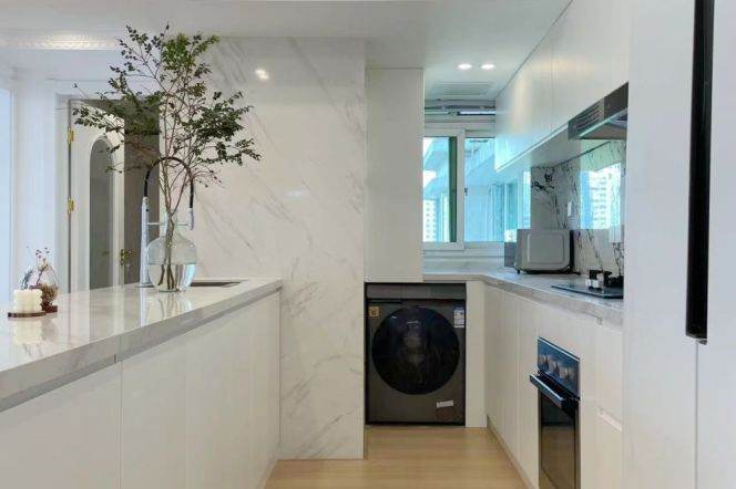 Open Balcony+Spacious&Bright 2Bdrs 1Bath Apt+Jing An Temple+L14 Wu Ding Rd+Nice Compound