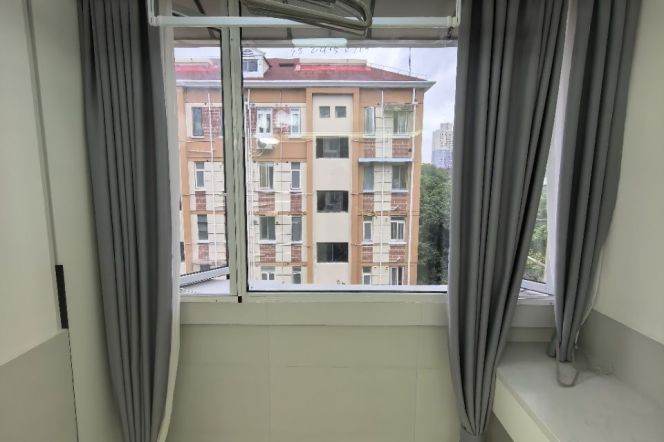 Weining rd/cozy 1br 1lr/bright room/balcony/brand furniture,@L2