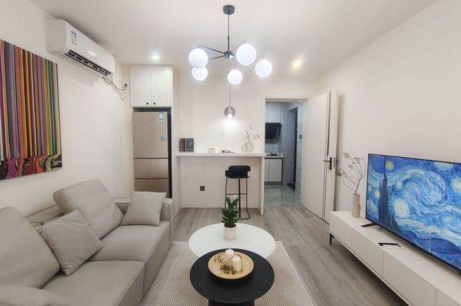 6.8k Clean 1Br Nr Jiaotong University line 10/11 can be short term