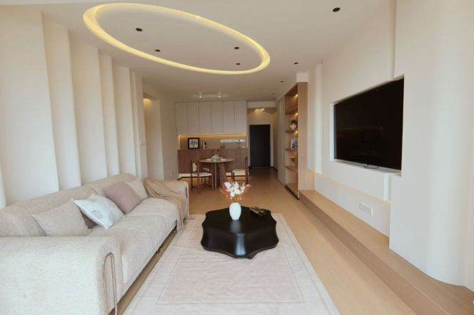3 Brs, 2 Baths, Floor heating/Oven/Dish washer/Gym, 140 sqm @ Hongbaoshi metro L10