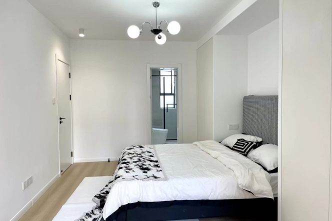 4 Brs, 2 Baths with Oven/Dryer, 160 sqm @ Century Avenue L2,4,6&8