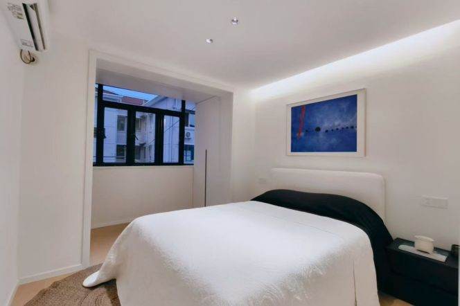 Jiangsu rd/modern 1br 1lr/bright room/balcony/cozy&quiet,@L11/2