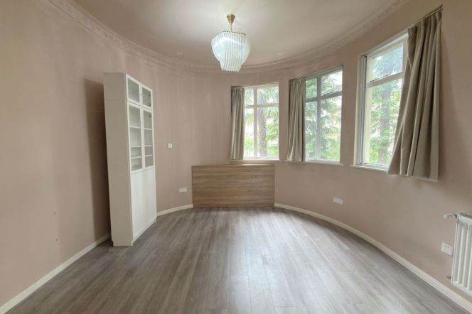Character Huaihai/Fuxing Rd Garden with Huge Balcony 17.5K  