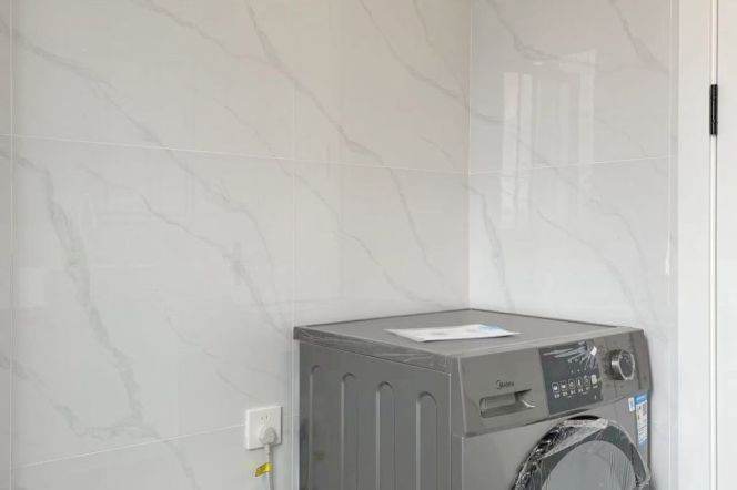 Bright&Spacious&Modern 2Bdrs 1Bath+High Ceiling+Nice Compound/L3+4+10 Hong Qiao Rd