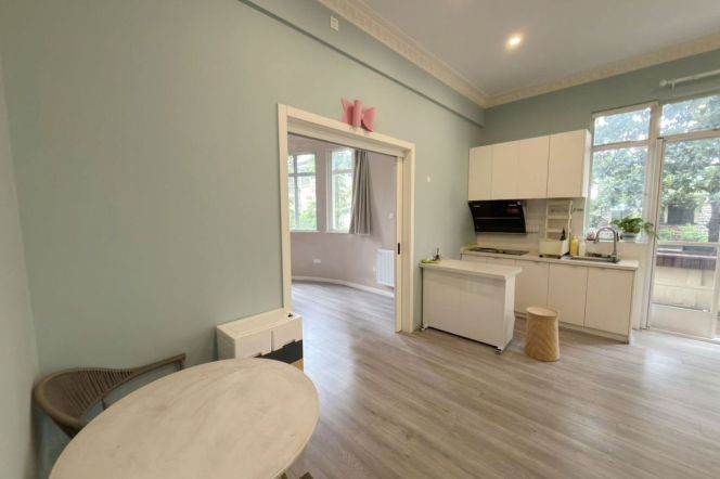 Character Huaihai/Fuxing Rd Garden with Huge Balcony 17.5K  