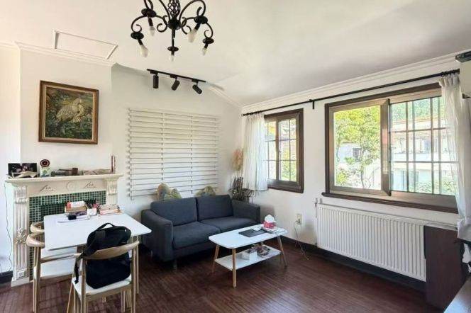 Jiaotong University 2BR with terrace and balcony
