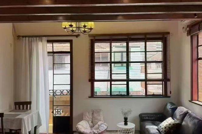 Jing'an temple 1BR apartment with balcony