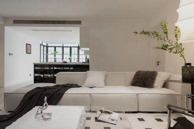 3 Brs, 2 Baths with Open Balcony/Floor heating/Oven/Dish washer, 150 sqm @ Hengshan metro L1
