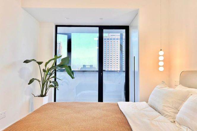 2 Brs, 1 Living room, Floor heating/Central ac/Oven, 120 sqm @ West Yan’an metro L3&4