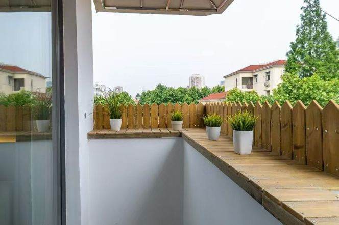 Yueyang/ Dongping Rd floor heat 1br/2lr/1ba apt with balcony;L1