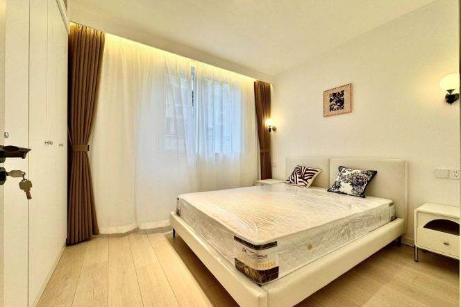 Zhongshan Park subway lines 2, 3, 4， One-bedroom apartment with north-south ventilation.