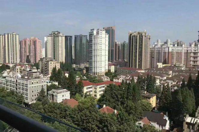High-floor 2+1BR Apartment on Yuyuan Road, Changning 