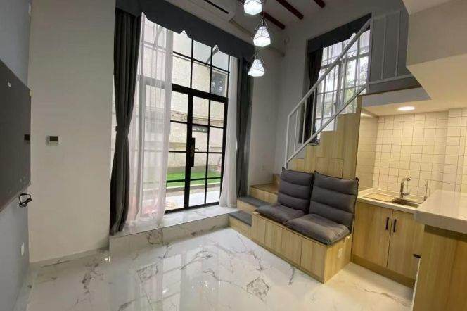 Cozy  loft 1 br with floor heating + Garden,6 mins walking to L1 HengShan Rd st.near SH Library 