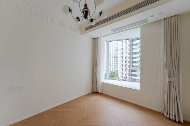 Xujiahui, light French-style 2-bers apartment, with floor-to-ceiling windows and underfloor heating.