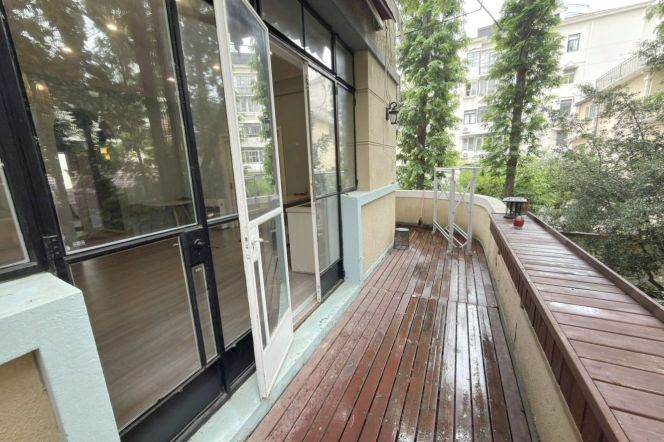 Character Huaihai/Fuxing Rd Garden with Huge Balcony 17.5K  