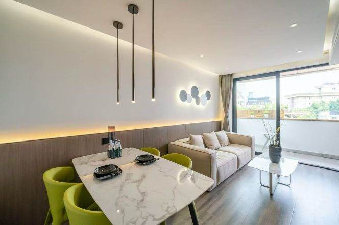 Yueyang/ Dongping Rd floor heat 1br/2lr/1ba apt with balcony;L1
