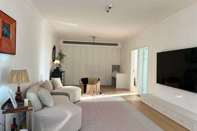 Jiangsu rd/spacious 2BR 2LR/elevator/central AC/brand furniture,@L11/2