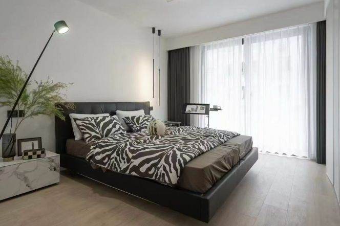 3 Brs, 2 Baths with Open Balcony/Floor heating/Oven/Dish washer, 150 sqm @ Hengshan metro L1