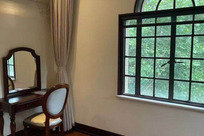 Beautiful historic building Roof Terrace Huashan Rd 22k