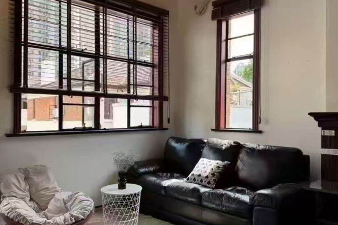 Jing'an temple 1BR apartment with balcony