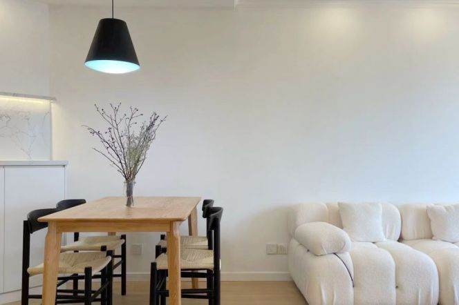 Open Balcony+Spacious&Bright 2Bdrs 1Bath Apt+Jing An Temple+L14 Wu Ding Rd+Nice Compound