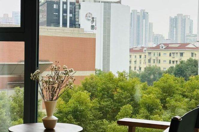 Zhongshan Park Upscale Light Luxury 3BR 2BA Apartment