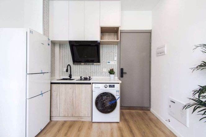 High ceiling bright 1br Nr Zhaojiabang Rd M7/9