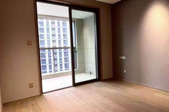 3 Brs, 2 Baths, Open Balcony/Floor heating/Gym/Swimming pool, 150 sqm @ Zhenping metro L3,4&7