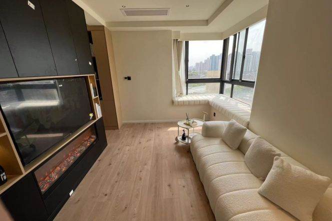 Short term Big French Window bright modern stylish 1 br golden location M7/2/14 Jing'an Temple 