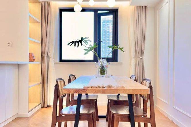 West Yan'an rd/modern 2br 2lr/big living room/bright room/high floor,@L3/4