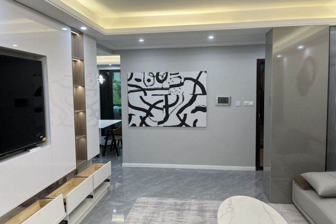 3 Brs, 2 Baths with Balcony/Gym/Swimming pool , 130 sqm @ Lancun metro L4&6