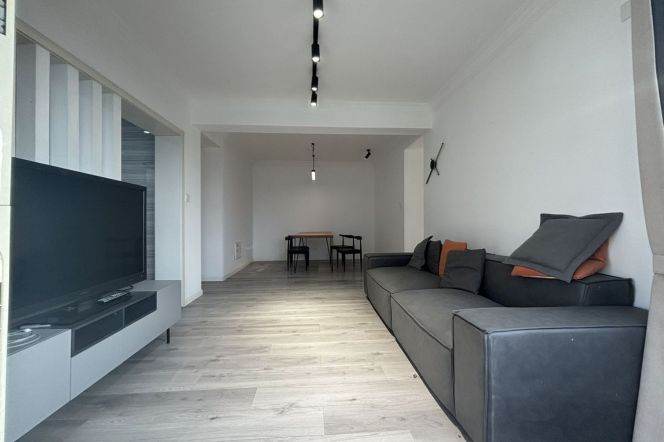 12.5k Clean 3Br 2Bathr with floor heating Nr loushanguan Rd.line2/15 can short term