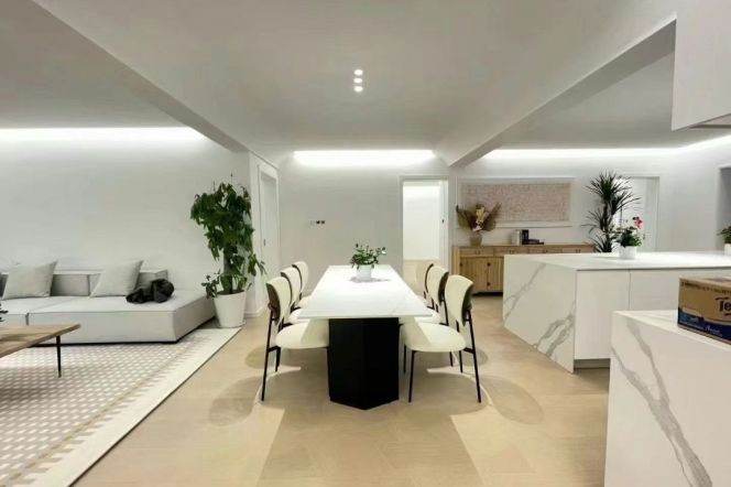  Wutong District Modern 4BR Apartment with Large Outdoor Balcony
